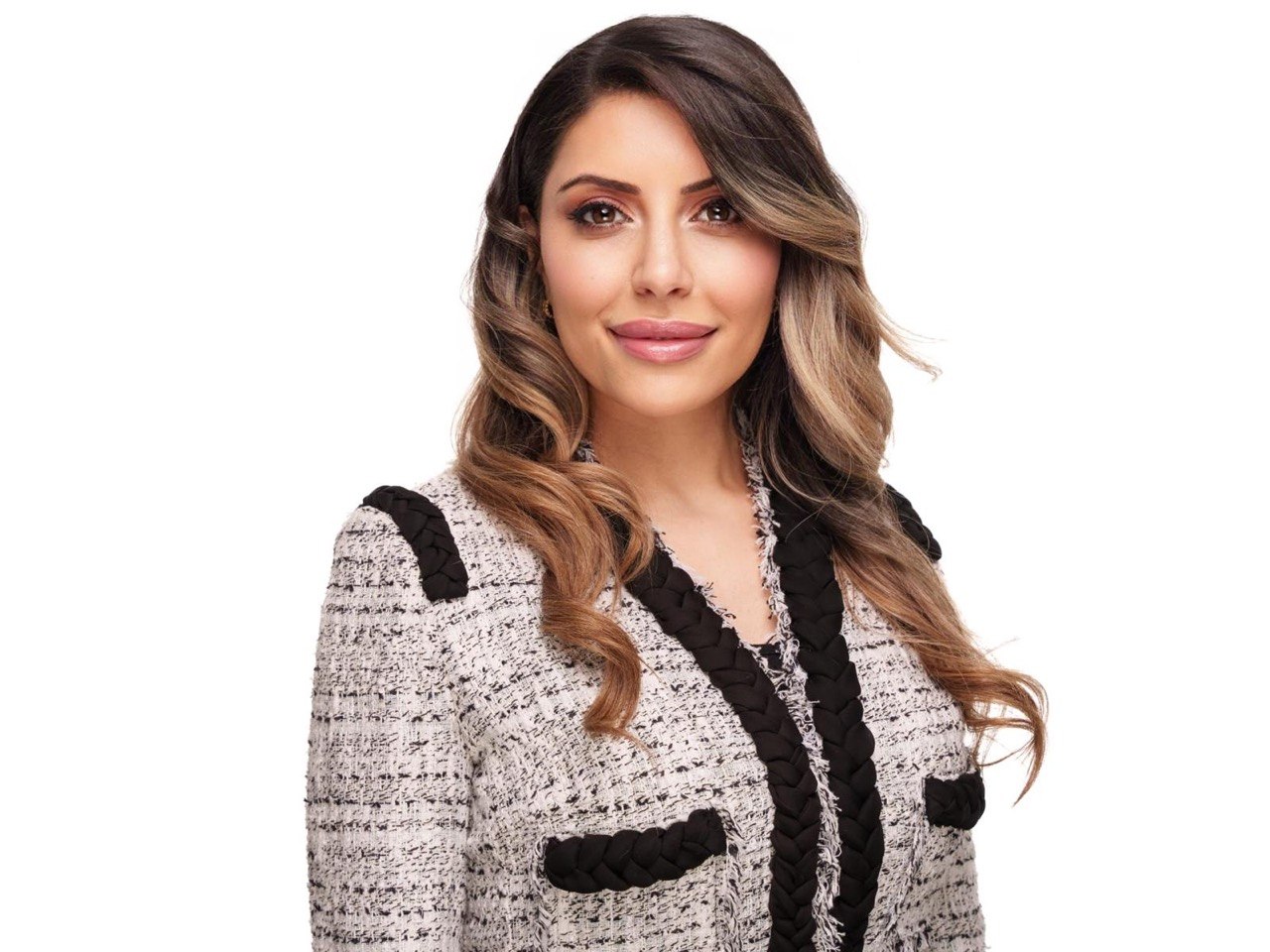 Portrait of Eman Akar, Founder & Lead Broker